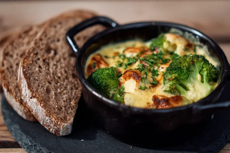 Veganes Käsefondue Rezept zum Abnehmen mit Gemüse und Vollkornbrot