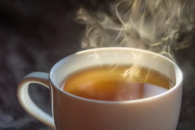 Weißer Tee Koffein – sanfter Wachmacher in der Tasse